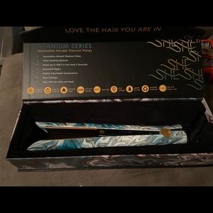 Beyond the Beauty Marble Titanium Series Straightener